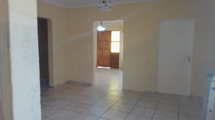 To Let 4 Bedroom Property for Rent in Geelhoutpark North West
